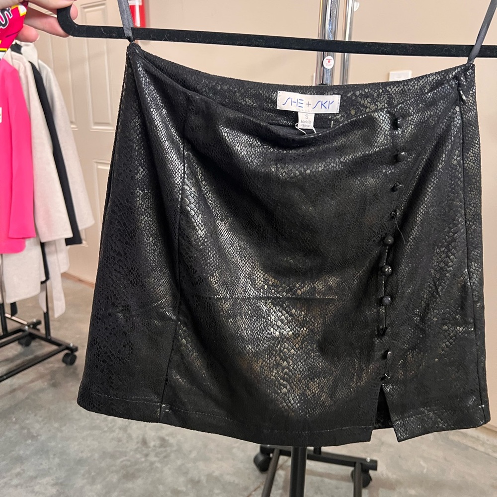 She + Sky Black Textured Mini Skirt
